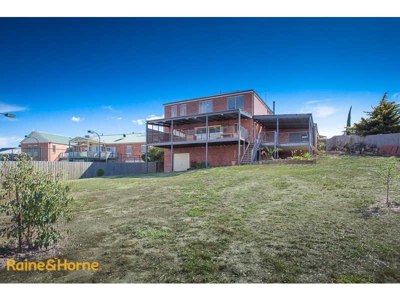 14 James Close, Sunbury VIC 3429