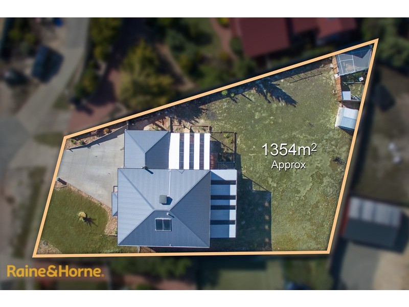 14 James Close, Sunbury VIC 3429