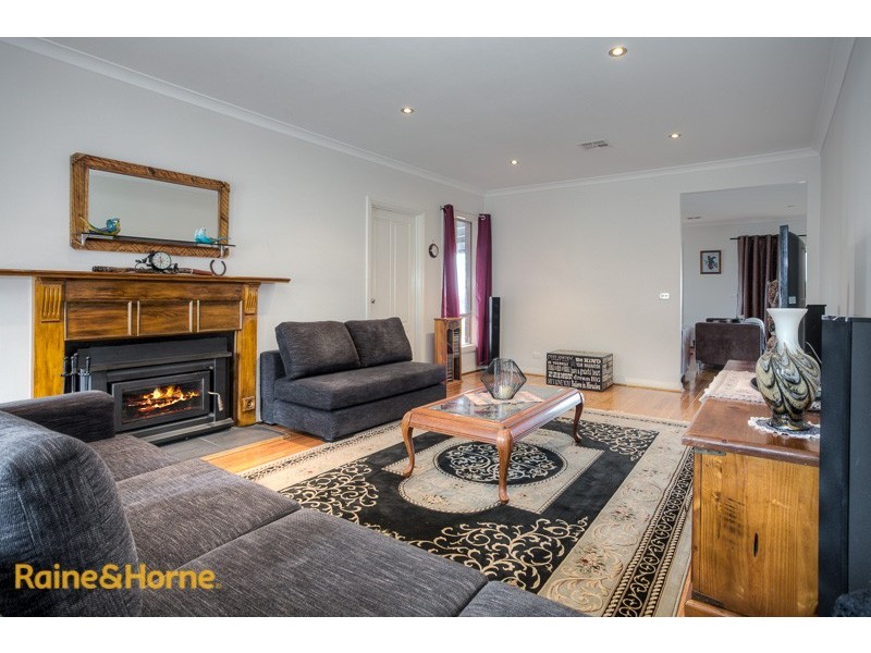 14 James Close, Sunbury VIC 3429