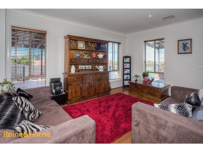 14 James Close, Sunbury VIC 3429