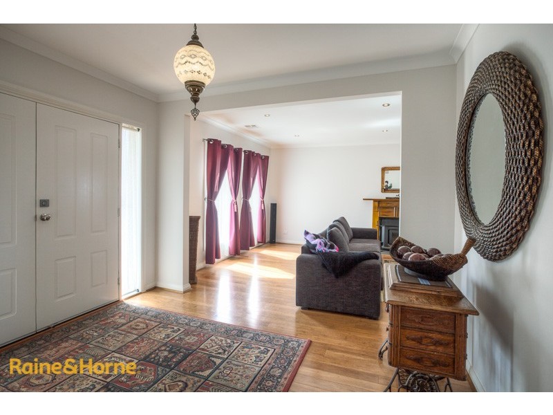 14 James Close, Sunbury VIC 3429