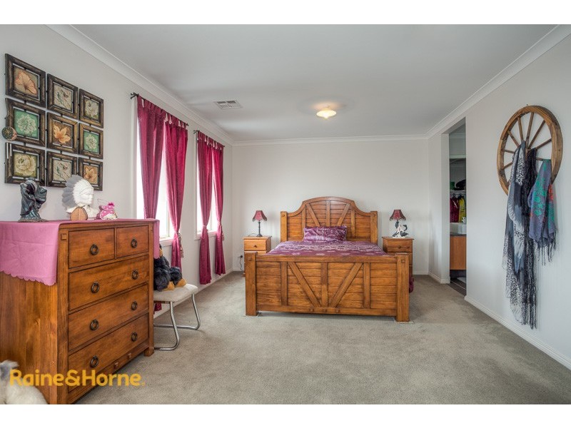 14 James Close, Sunbury VIC 3429