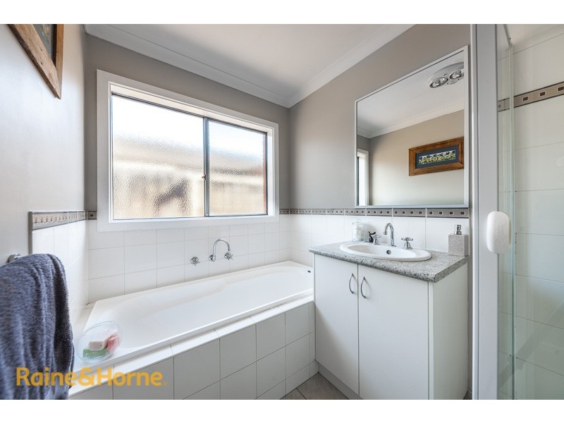 17 Reiffel Avenue, Sunbury VIC 3429