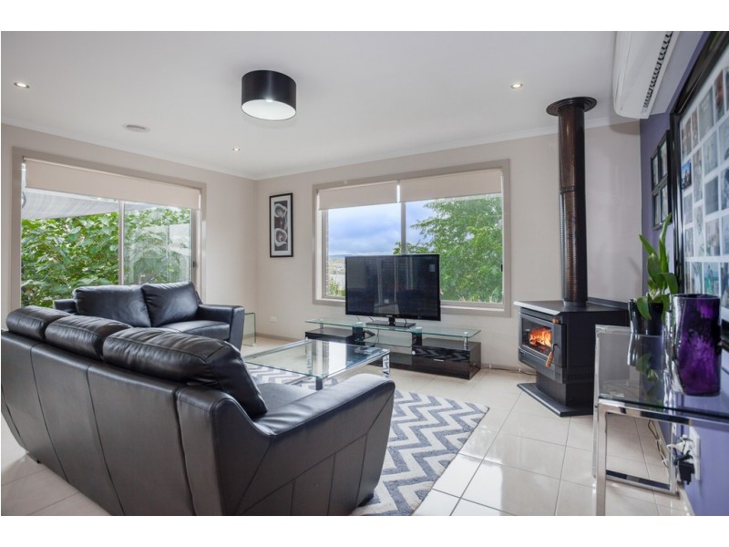 25 Muir Court, Romsey VIC 3434