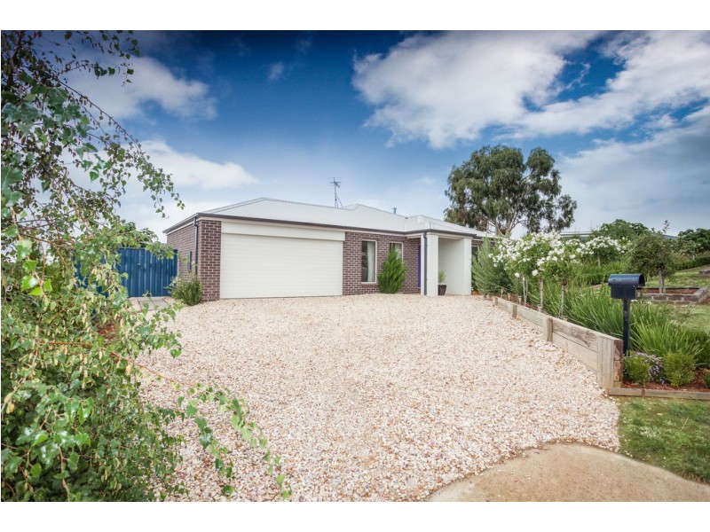 25 Muir Court, Romsey VIC 3434