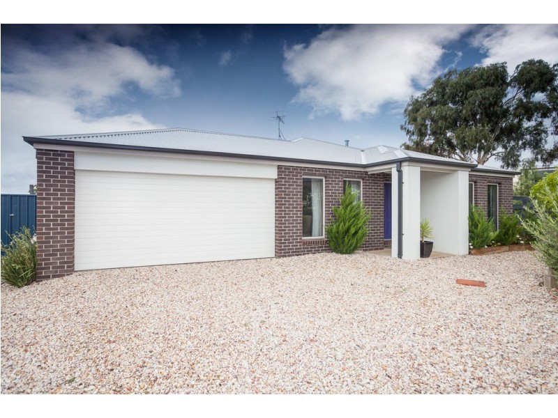 25 Muir Court, Romsey VIC 3434