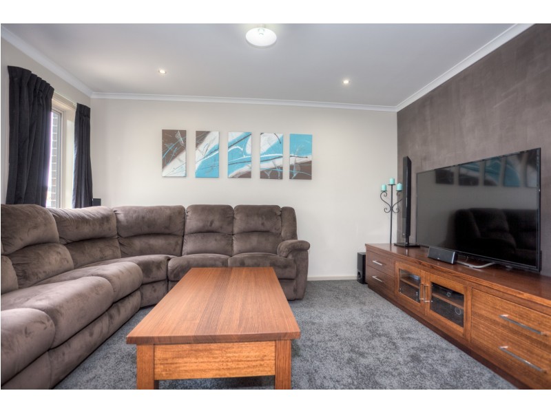 25 Muir Court, Romsey VIC 3434