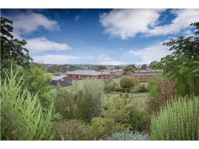 25 Muir Court, Romsey VIC 3434