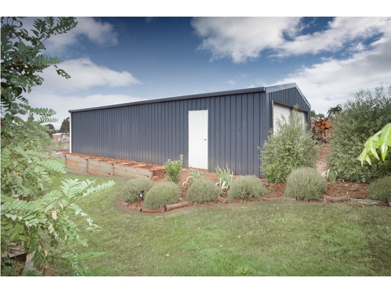 25 Muir Court, Romsey VIC 3434