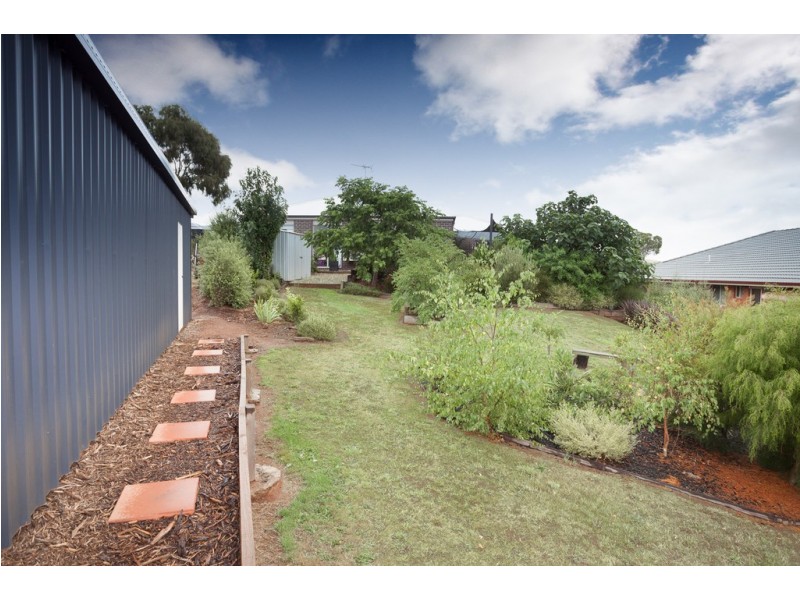 25 Muir Court, Romsey VIC 3434