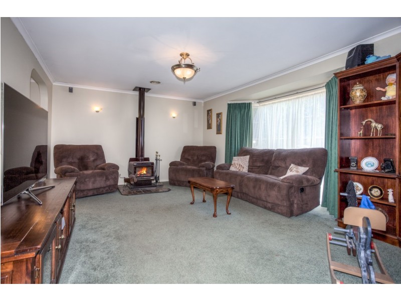 6 Marjorie Avenue, Sunbury VIC 3429