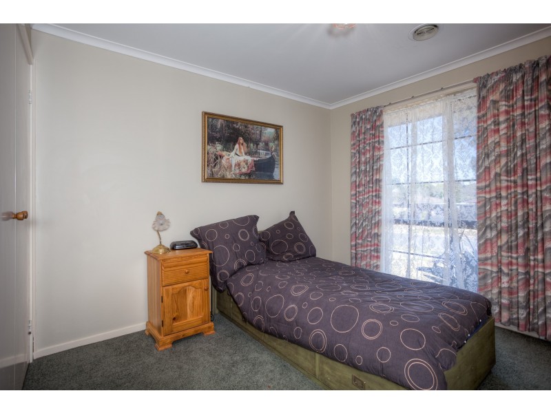 6 Marjorie Avenue, Sunbury VIC 3429