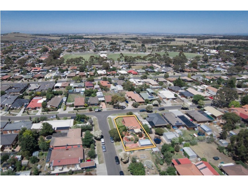 6 Marjorie Avenue, Sunbury VIC 3429