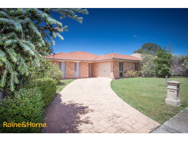12 Lambert Avenue, Sunbury VIC 3429