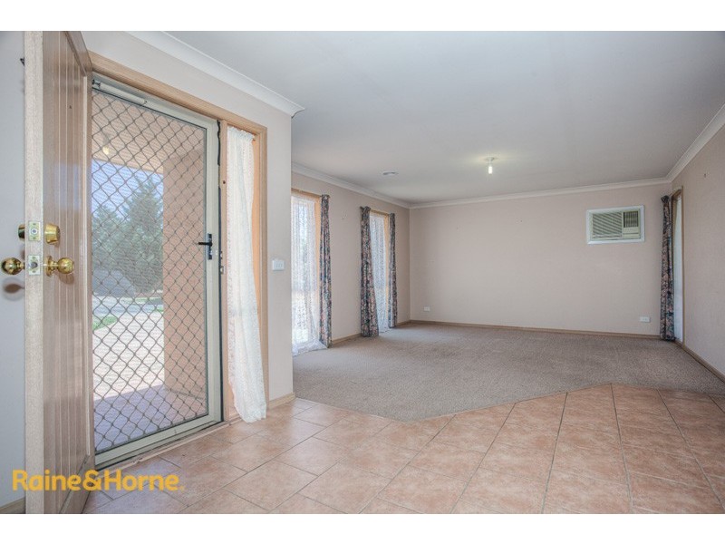 12 Lambert Avenue, Sunbury VIC 3429