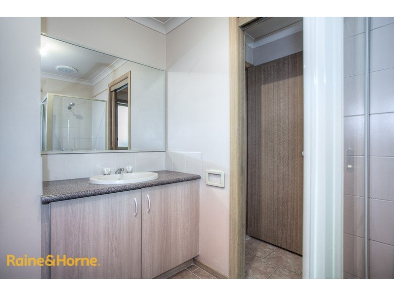 12 Lambert Avenue, Sunbury VIC 3429