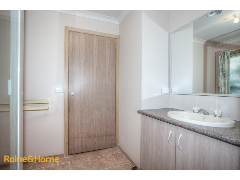 12 Lambert Avenue, Sunbury VIC 3429