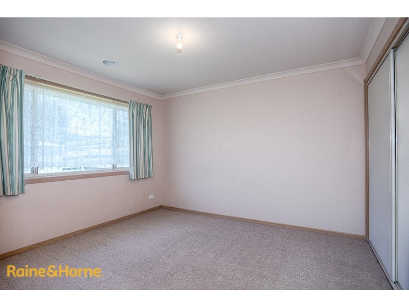 12 Lambert Avenue, Sunbury VIC 3429