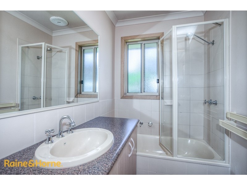 12 Lambert Avenue, Sunbury VIC 3429