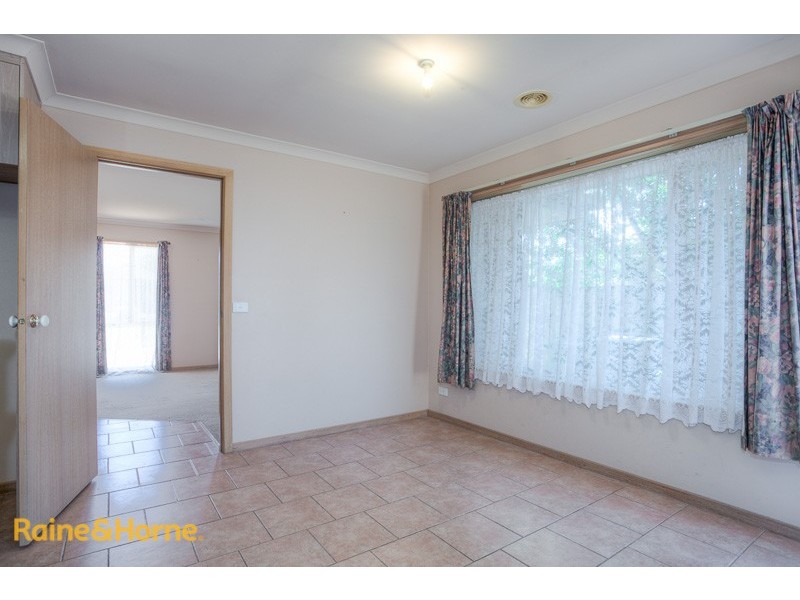 12 Lambert Avenue, Sunbury VIC 3429