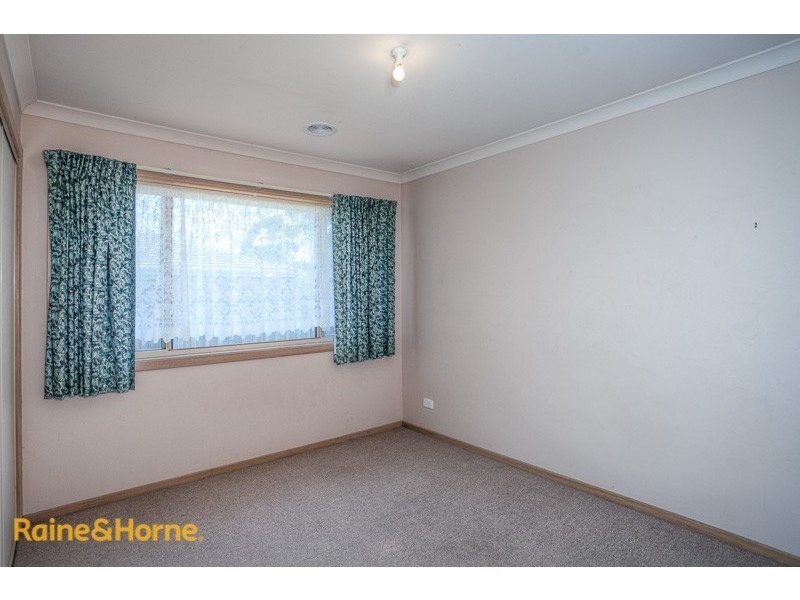12 Lambert Avenue, Sunbury VIC 3429