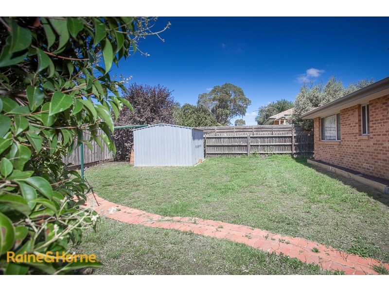 12 Lambert Avenue, Sunbury VIC 3429