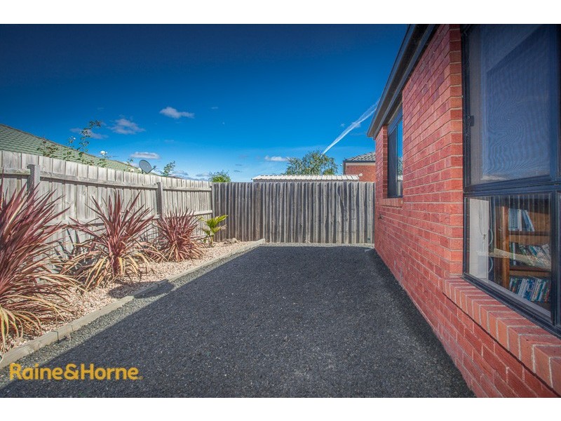 74 Cover Drive, Sunbury VIC 3429