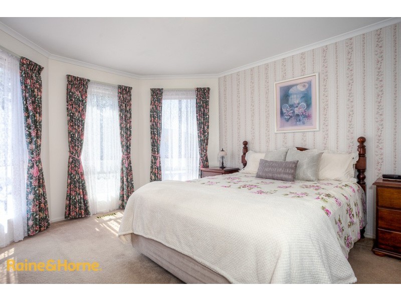 52 Burge Drive, Sunbury VIC 3429