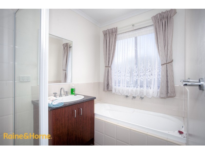 52 Burge Drive, Sunbury VIC 3429