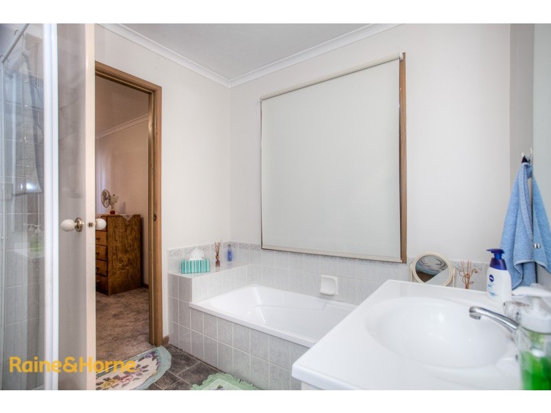 23 La Perouse Close, Sunbury VIC 3429