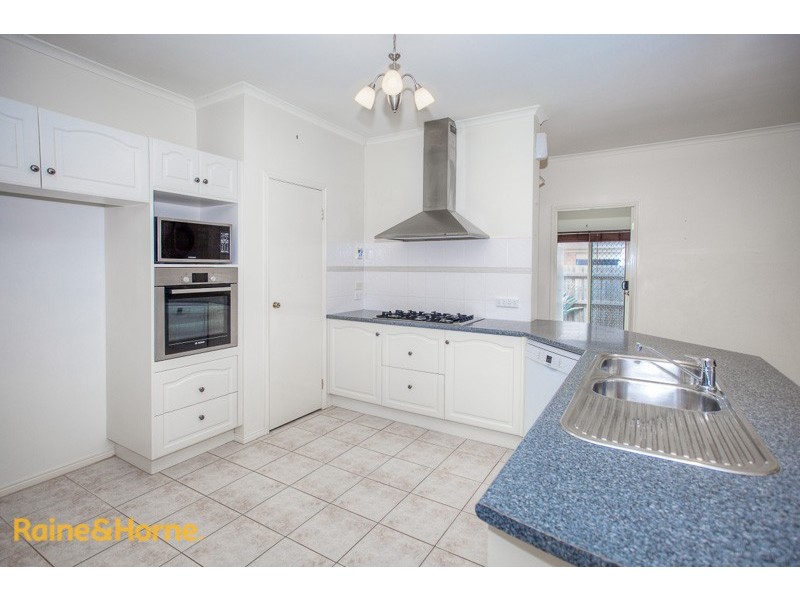 14 Yallop Crescent, Sunbury VIC 3429