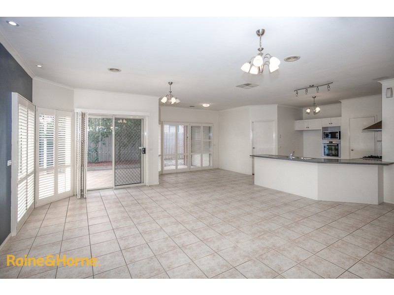 14 Yallop Crescent, Sunbury VIC 3429