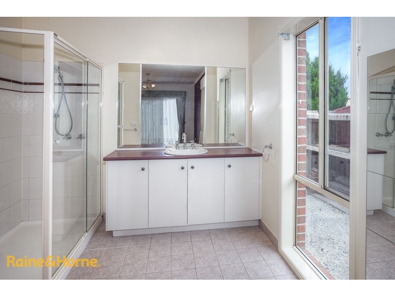 14 Yallop Crescent, Sunbury VIC 3429