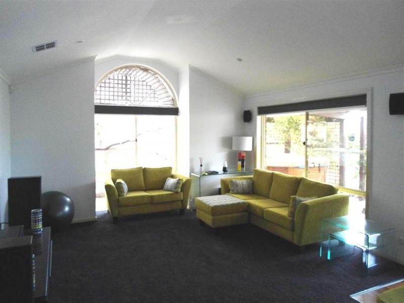2 Fullbrook Drive, Sunbury VIC 3429