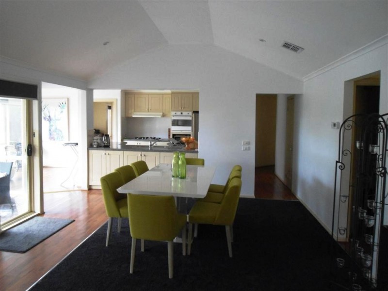 2 Fullbrook Drive, Sunbury VIC 3429