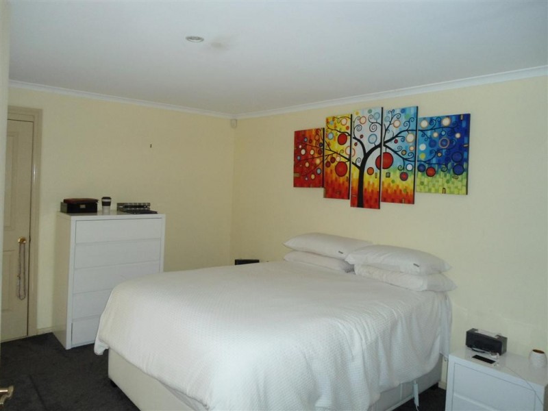 2 Fullbrook Drive, Sunbury VIC 3429