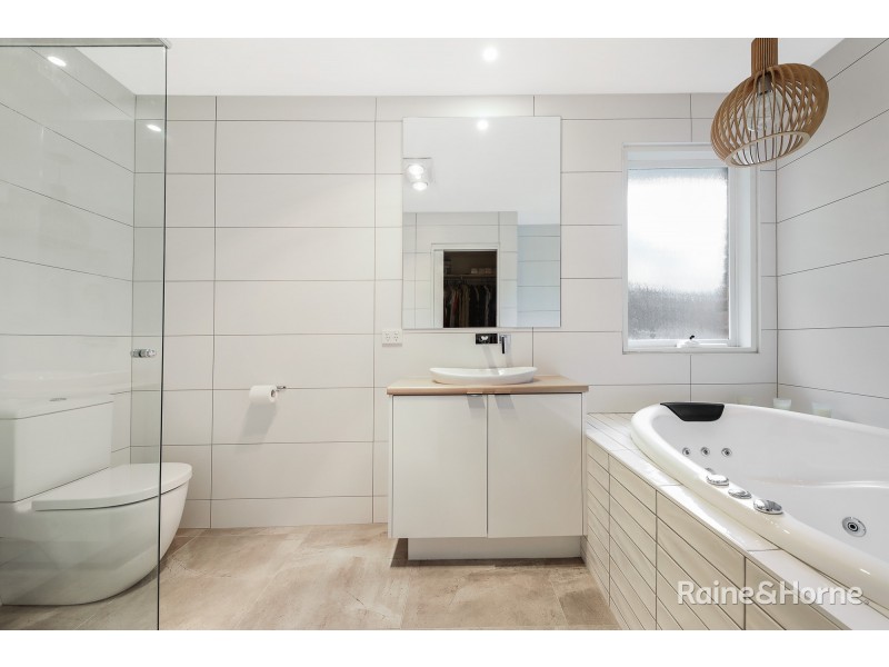 6 Harcombe Drive, Sunbury VIC 3429