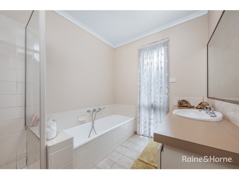 6 Harcombe Drive, Sunbury VIC 3429