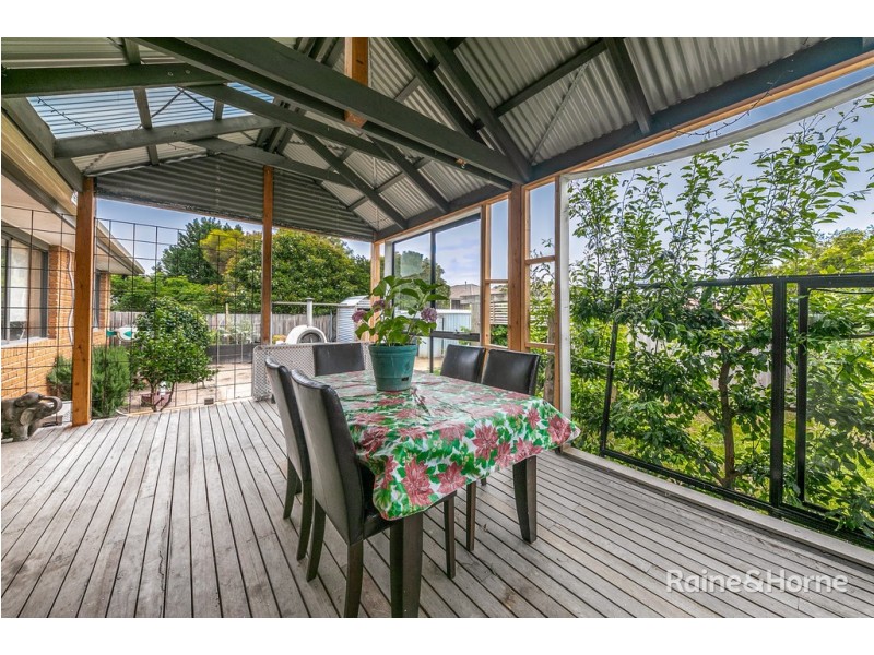 6 Harcombe Drive, Sunbury VIC 3429