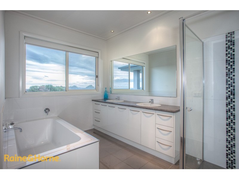 14 Sambell Road, Sunbury VIC 3429