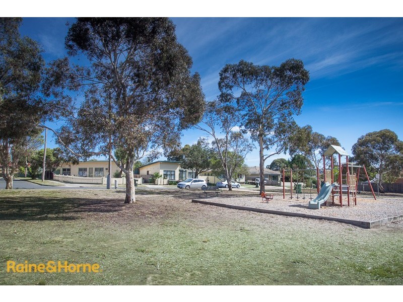 8 Flinders Street, Sunbury VIC 3429