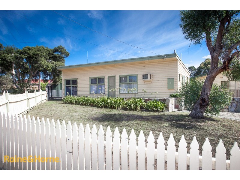 8 Flinders Street, Sunbury VIC 3429