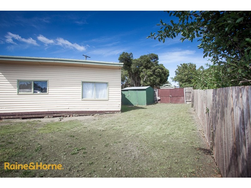 8 Flinders Street, Sunbury VIC 3429