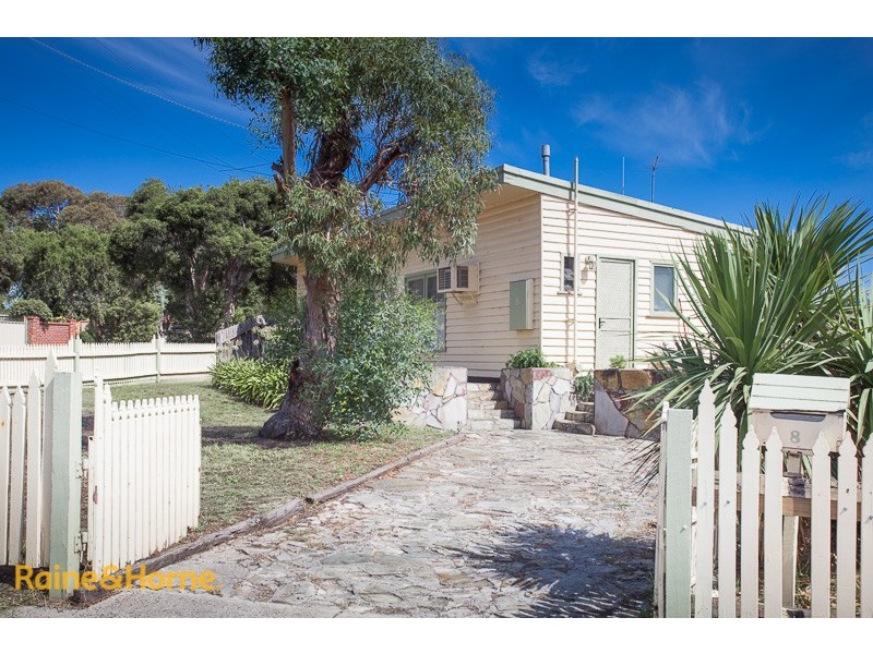 8 Flinders Street, Sunbury VIC 3429