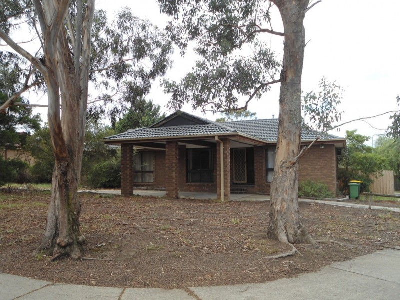 6 McEWEN DRIVE, Sunbury VIC 3429