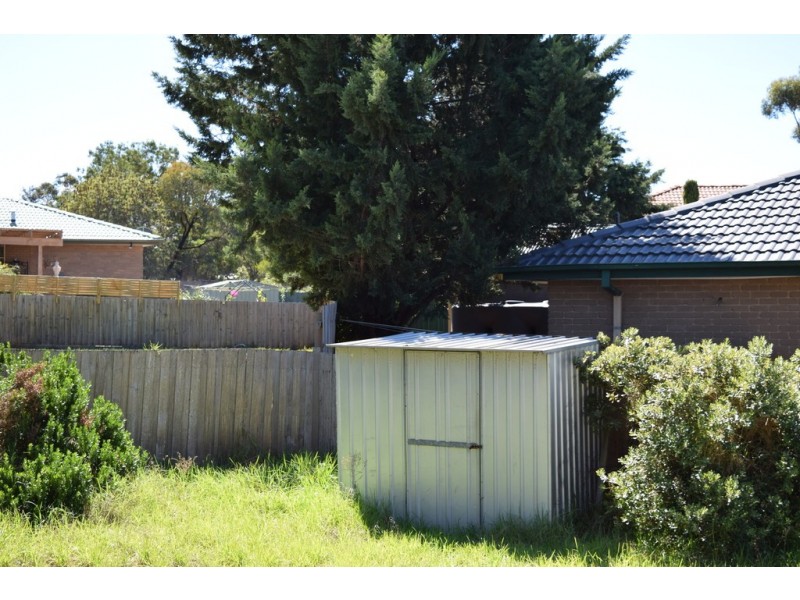 6 McEWEN DRIVE, Sunbury VIC 3429