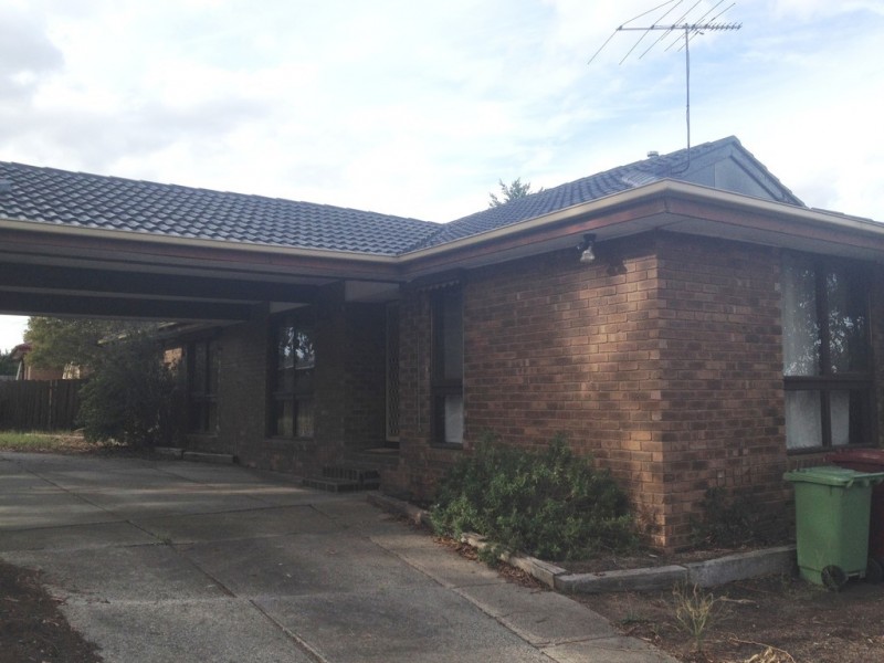 6 McEWEN DRIVE, Sunbury VIC 3429