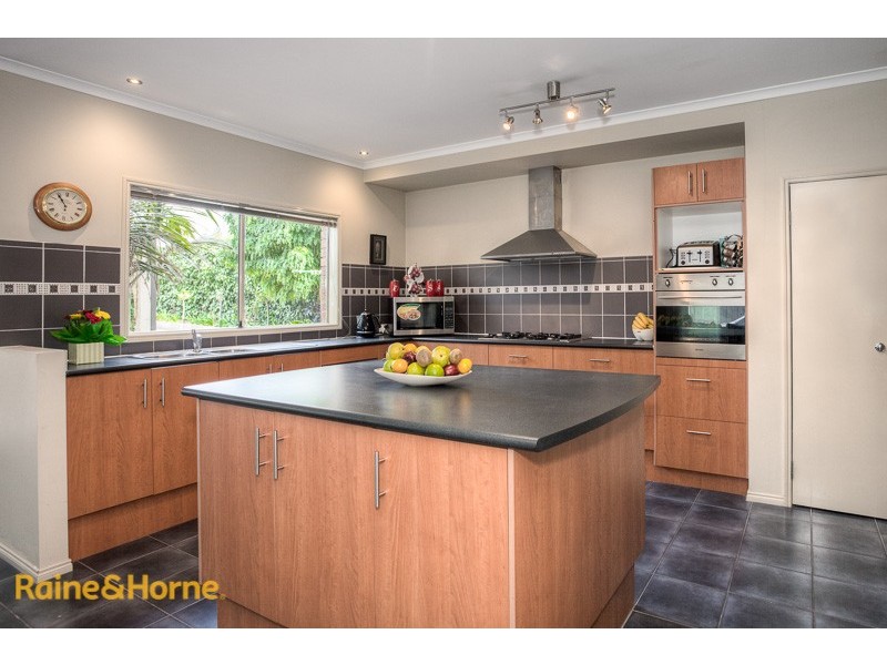 7 Chestnut Way, Sunbury VIC 3429