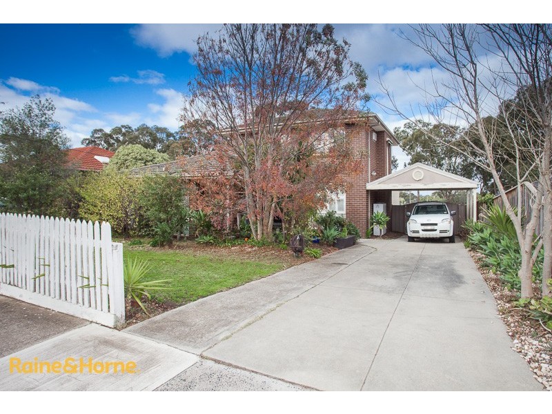 17 Gilchrist Crescent, Sunbury VIC 3429
