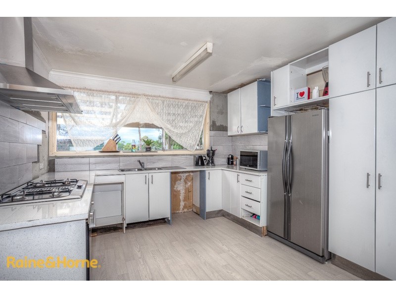 17 Gilchrist Crescent, Sunbury VIC 3429